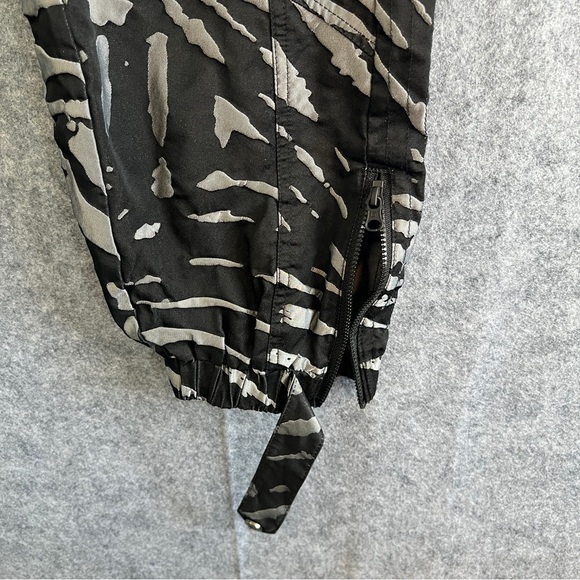 BLANC NOIR Animal Print Camo Cargo Jogger High Rise Black Silver Size Small - Picture 6 of 11
